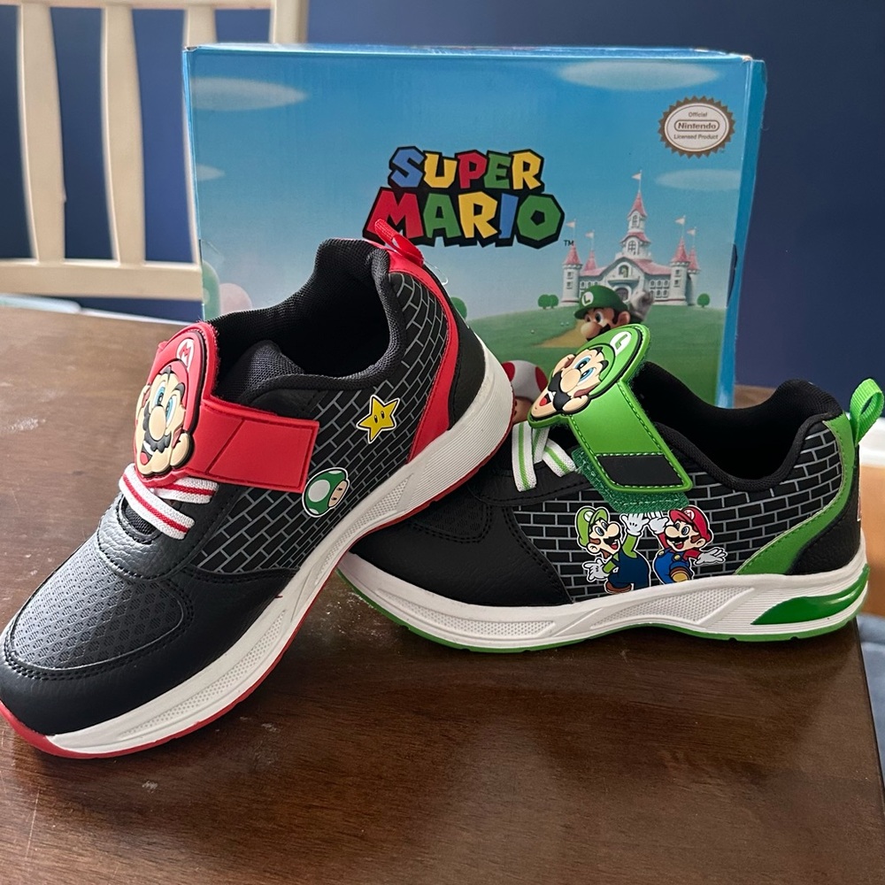 Super Mario Light Up Sneakers Ground Up Size 2